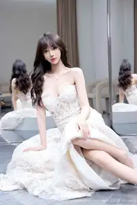 Yue Er Yue Er Shines in Pristine Wedding Gown: Captivating XiuRen No.10663 Collection-14