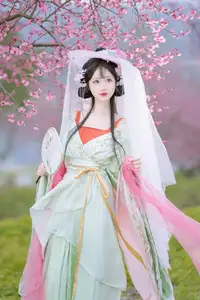 Graceful Hanfu Beauty Amidst Cherry Blossoms - Qi Luo Sheng De Xiao Su Su | YiTuYu Vol.8553-4