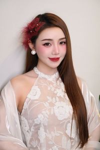 Quynh Kool Flaunts Captivating Beauty in Elegant Black Lace Dress, Stirring Visual Sensation-7