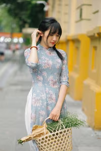 VGU No.19: The Enchanting Charm of Ao Dai and Vietnamese Beauty in the City-1