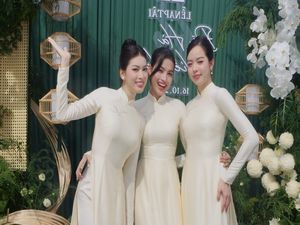 Do Thi Ha's Bridesmaids: Mesmerizing Beauty in Traditional Ao Dai at Her Engagement Ceremony-5