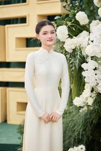 Do Thi Ha's Bridesmaids: Mesmerizing Beauty in Traditional Ao Dai at Her Engagement Ceremony-4