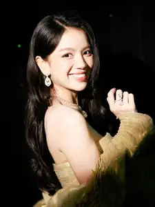 View: "Red Rain" Actress Le Ha Anh Dazzles with Ethereal Beauty. See Her Stunning Transformation in New Photoshoot.-5