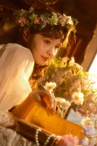 Qiu Qiu in YiTuYu Vol.8546: Dreamy Vintage Serenity Amidst Golden Hour Blooms-5