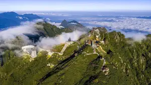 Fansipan's Early Season Frost: Majestic Peaks Covered in Ice, Inviting Travelers to Explore-1