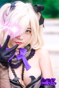 Captivating Fischl Genshin Impact Cosplay: Messie Huang embodies the Prinzessin der Verurteilung with stunning Electro power-9