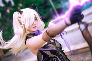 Captivating Fischl Genshin Impact Cosplay: Messie Huang embodies the Prinzessin der Verurteilung with stunning Electro power-12