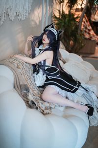 Coser Mianbingxian'er as Azur Lane August Maid: Alluring Beauty & Elegant Stockings | Tukuku-21