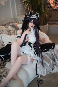 Coser Mianbingxian'er as Azur Lane August Maid: Alluring Beauty & Elegant Stockings | Tukuku-20