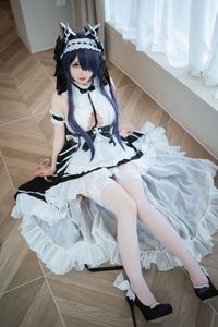 Coser Mianbingxian'er as Azur Lane August Maid: Alluring Beauty & Elegant Stockings | Tukuku-10