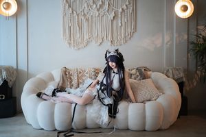 Coser Mianbingxian'er as Azur Lane August Maid: Alluring Beauty & Elegant Stockings | Tukuku-5