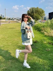 Hoa Minzy goes viral flaunting her stunning body in a chic short dress-1