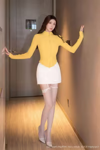 Discover Yue Xi's Alluring Grace in XiuRen No.10385 Photoshoot: Captivating Elegance and Sensual Charm-3