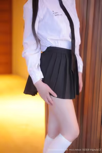 Irresistibly Alluring: Ruan Qing's Chic Uniform Style in XiuRen Photo Series No.10335-0