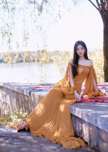 VGU No.122 Poetic Beauty Under Golden Sun: A Peaceful Moment by the Lake-2