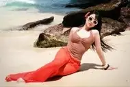 View Van Tiny: Ex-Hot Girl Shines as a Radiant Mermaid on Bali Beach-1