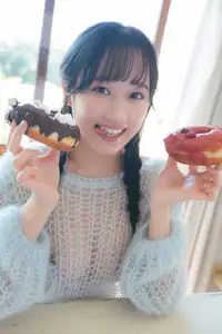 Okumura Riho & 'I no Shogeki' Charm: Sweet Beauty with a Fresh Strawberry Donut-10