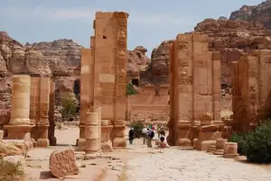 Petra: Ancient Stone-Carved Marvel of the Middle East. Explore the Mysterious Rose City.-0