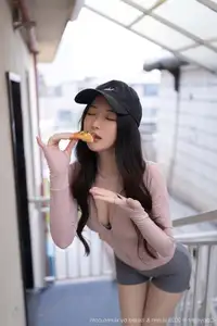 Yu Zi Jiang Fish (No.10542 XiuRen) – Captivating Beauty and Alluring Style-13