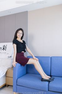BoBoSocks Chinese Model No.554: Elegant Style with Skirt, Flat Shoes & Sheer Stockings-18