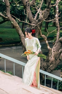 VGU No.36: Discover the serene beauty of a Vietnamese woman in traditional attire-3