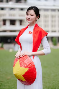 VGU No.102 Vietnamese Beauty and National Pride in Ao Dai at Independence Palace-1