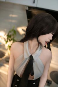 Coser Bangni: Alluring Office Lady Cosplay - Stunning Transformation-20