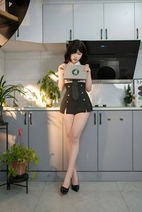 Coser Bangni: Alluring Office Lady Cosplay - Stunning Transformation-6