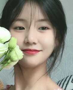 French Bangs Hairstyle Flaw Concealing Enhances Beautiful Girls Elegant Charm-5