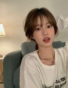 French Bangs Hairstyle Flaw Concealing Enhances Beautiful Girls Elegant Charm-17