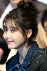 French Bangs Hairstyle Flaw Concealing Enhances Beautiful Girls Elegant Charm-34