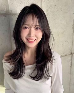 French Bangs Hairstyle Flaw Concealing Enhances Beautiful Girls Elegant Charm-8