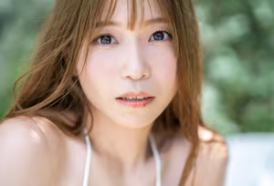 Asaka - FRIDAY Monthly Girl 043: Exclusive Glimpse into Her Never-Before-Seen Photo Collection Part01-4