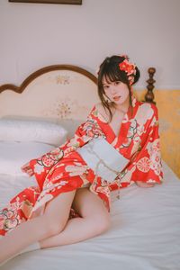 Coser Kanoko Chitanda Elegant Yukata Charm in a Cozy Indoor Setting 0003-9106387162-15