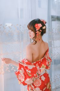 Coser Kanoko Chitanda Elegant Yukata Charm in a Cozy Indoor Setting 0003-9106387162-4