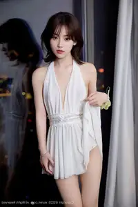 XiuRen No.10584: Zhi Zhi's Alluring Elegance in a Chic White Mini Dress-5