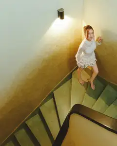 Ninh Duong Lan Ngoc: Vietnam's "Showbiz Darling" Flaunts Stunning Long Legs and Exquisite Fashion.-1