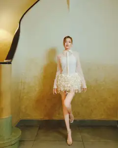 Ninh Duong Lan Ngoc: Vietnam's "Showbiz Darling" Flaunts Stunning Long Legs and Exquisite Fashion.-5