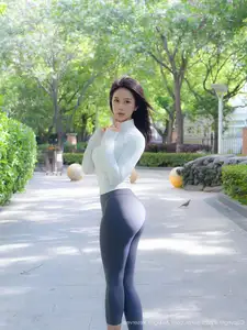 XiuRen No.10595: Captivating Mei Gui Wo Ai Ni's Graceful Beauty in a Relaxing Outdoor Moment-7