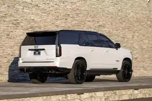 Stunning Cadillac Escalade ESV 2025: The Ultra-Luxury SUV Pricier Than Lamborghini Urus!-10