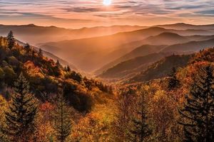 Explore Great Smoky Mountains National Park Majestic Appalachian Trail amidst US Mountain Scenery-2