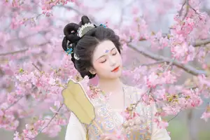 Discover Ke Ke K's Timeless Hanfu Beauty Amidst Romantic Cherry Blossoms Vol.8528-10